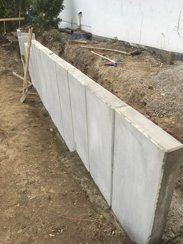 Winkelstützwand zur Geländeabfangung
