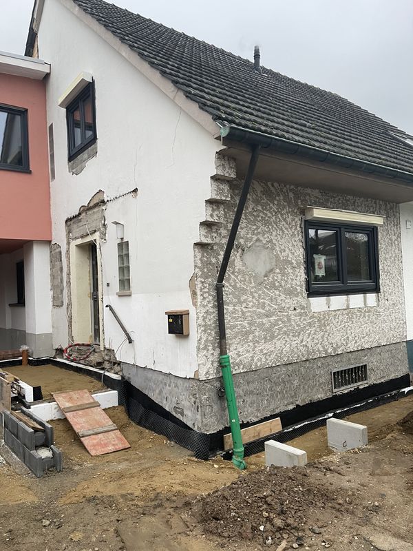 Gründung und Anschluss eines Anbaus am Bestandsgebäude